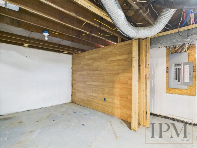 Building Photo - Available Now! Beautiful 3 Bedroom 2 Bath ...