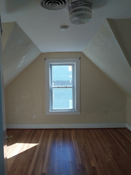 Building Photo - 454 Chatham St