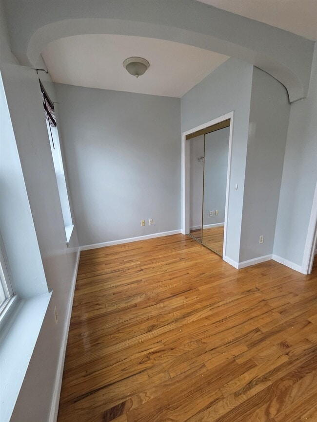 Building Photo - 693 BERGEN Ave