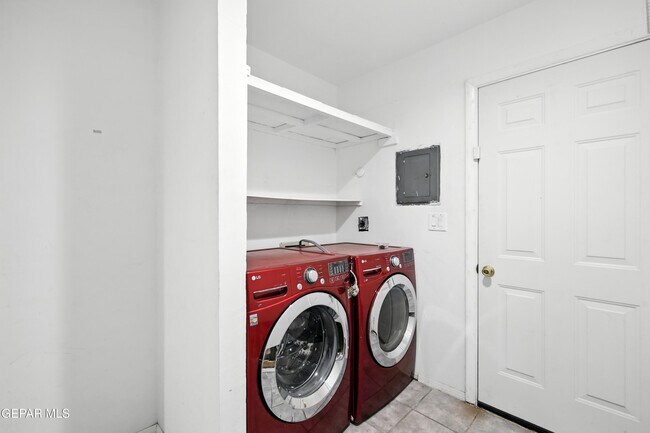 Building Photo - 9674 Stonehaven Dr
