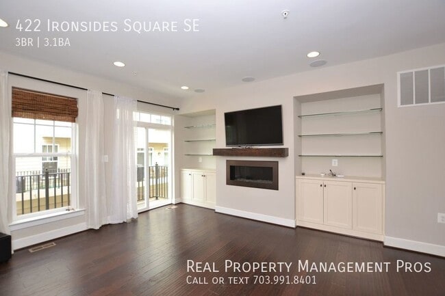 Building Photo - 422 Ironsides Square SE