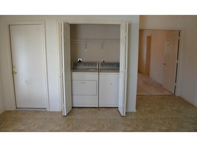 Building Photo - 1511 Legend Oaks Ln