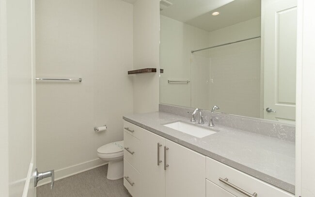Building Photo - 2+ Bedroom Newer Build, Town Home