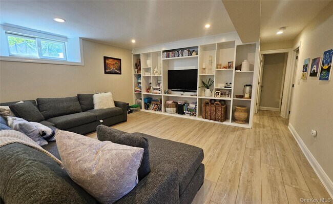 Building Photo - 11 John St