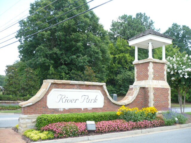Building Photo - 127 Swanee Ln