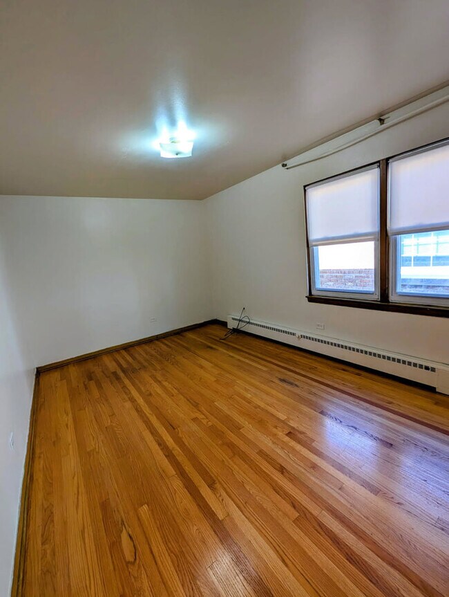 Building Photo - 5615 N Kimball Ave
