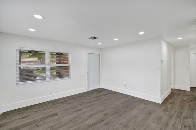 Building Photo - 1510 S 23rd Ave