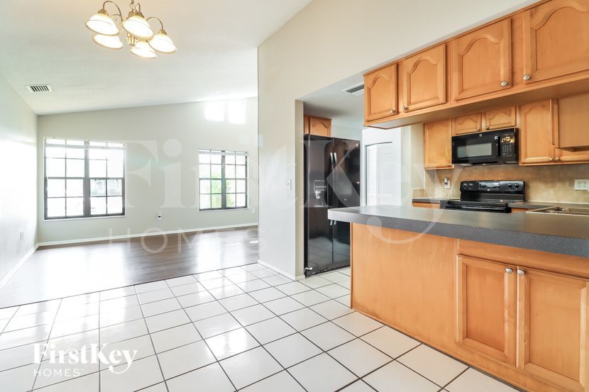 Building Photo - 1117 Jambalana Dr