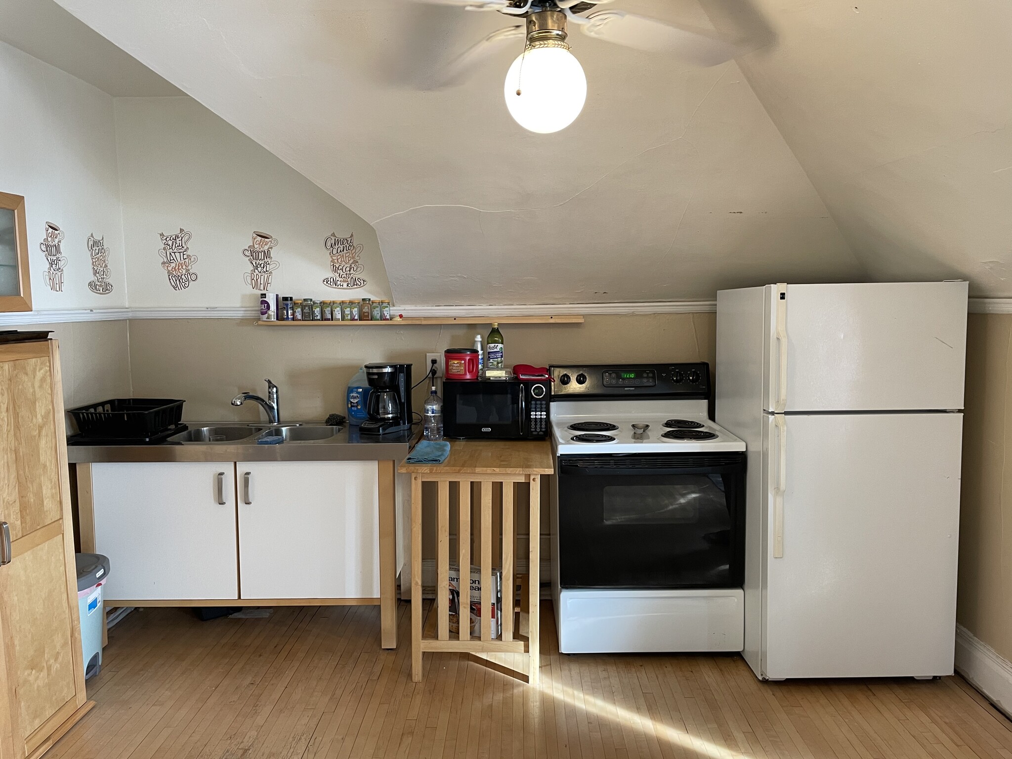 1 bedroom unit kitchen - 4 N 17th Ave E