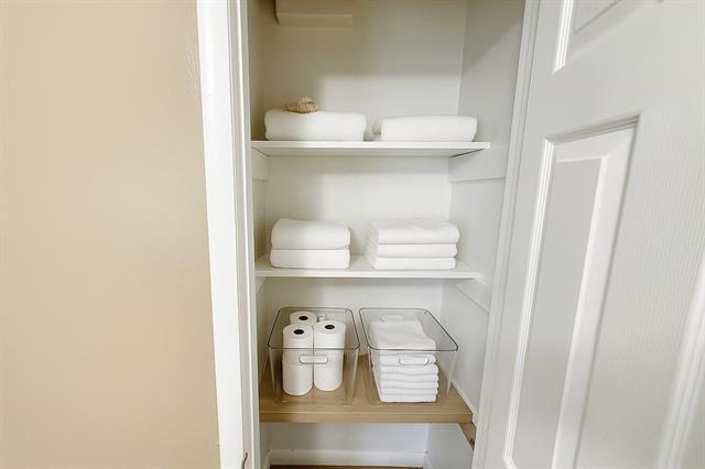 Building Photo - 822 Bandera Ln