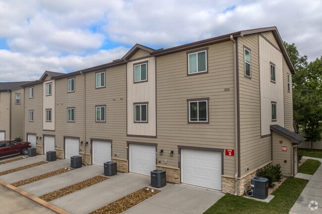 Alternate Building Photo - Starwood Farms Townhomes