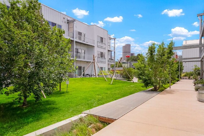 Building Photo - Beautifully Furnished Studio Condo in the Heart of Denver