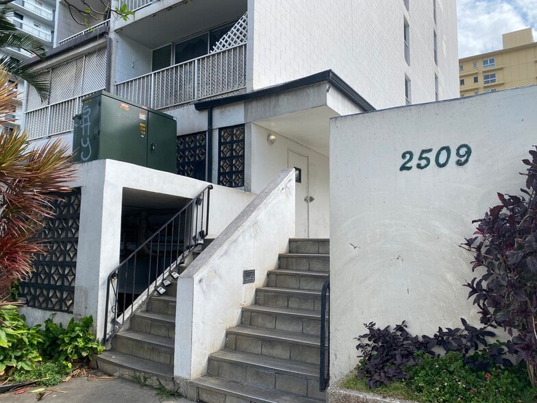 Primary Photo - 2509 Ala Wai Blvd