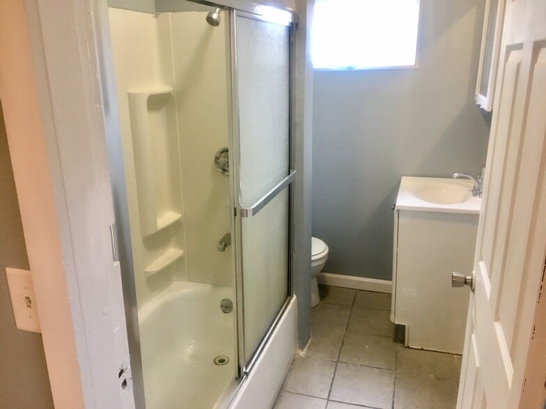 Building Photo - 90 Rosedale St