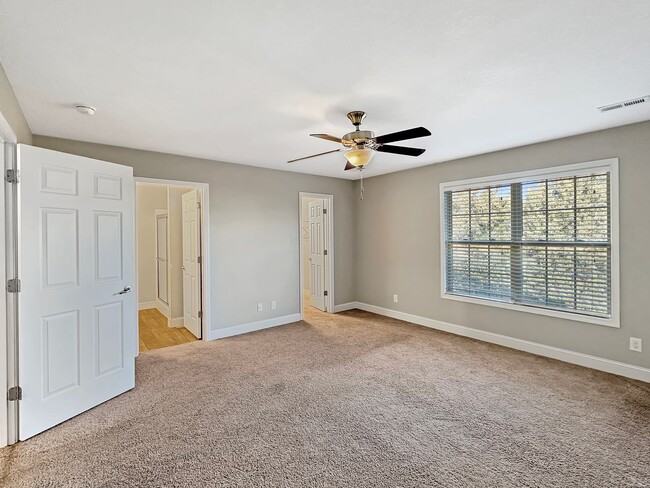 Building Photo - Perfect Location! Beautiful 3 bedroom home for rent!