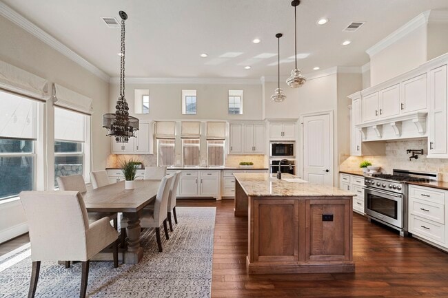 Building Photo - 622 Pink Azalea Trail