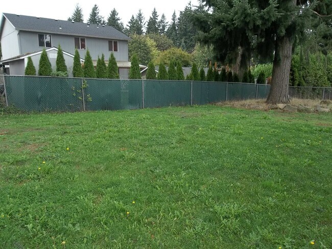 Building Photo - Large Lot 3Bd/2Ba in North Image!