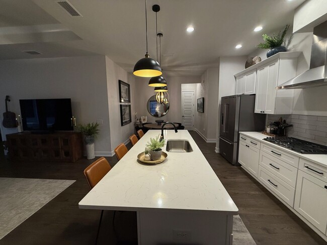 Building Photo - Beautiful Home located in Fairway Pointe