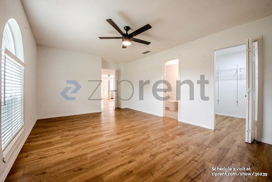 Building Photo - Unit