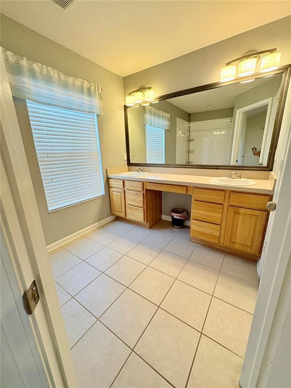 Building Photo - 4801 Pond Ridge Dr