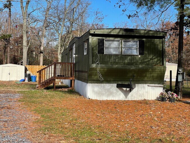 Building Photo - FOR RENT 3 Bedroom, 1 Bath Home in Laurel Lakes, NJ $1570