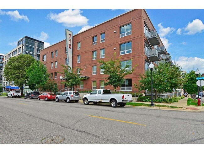 Building Photo - 710 N 4th St
