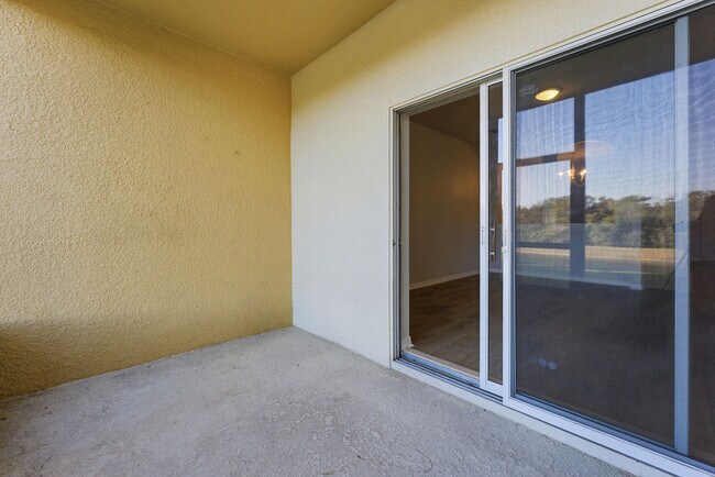 Building Photo - 2795 Oakwater Dr