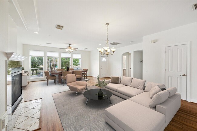 Primary Photo - 2402 Calumet St