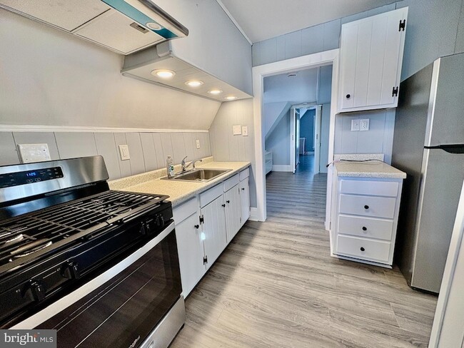 Building Photo - 735 Morgan Ave