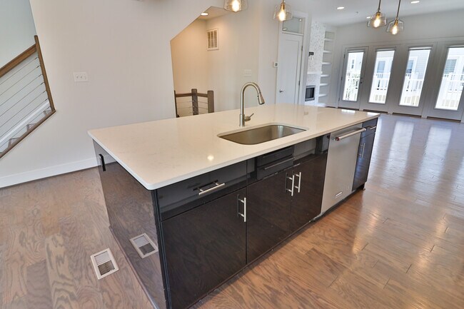 Building Photo - 1424 Piccard Dr