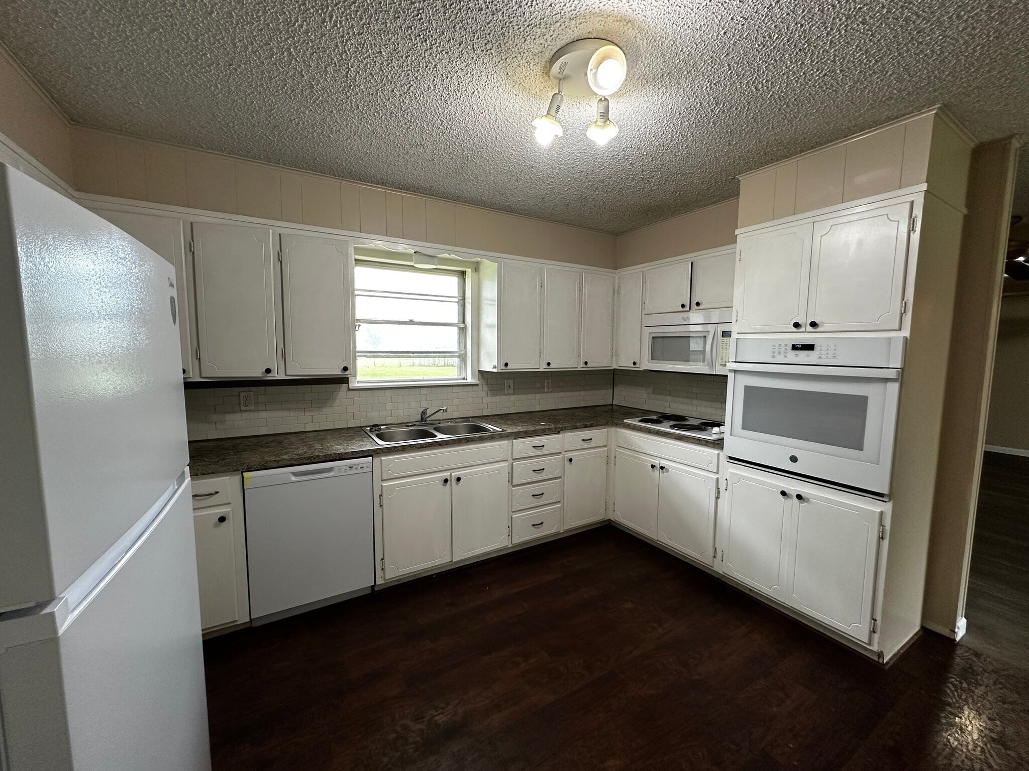 Building Photo - 179 Weldon Dr