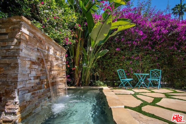 Building Photo - 1518 N Stanley Ave