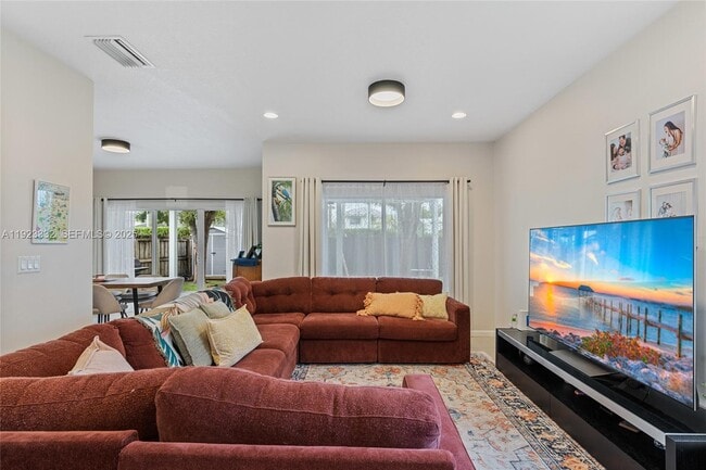 Building Photo - 396 NE 33rd Terrace