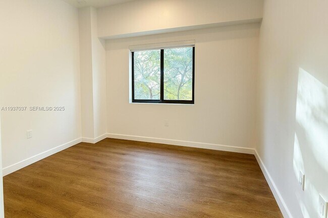 Building Photo - 1950 Fletcher St