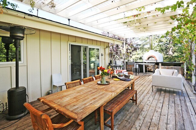 Building Photo - Gorgeous 4BR/3BA Single Family Home in the heart of Sonoma Wine Country, Pool, Deck, Pickle Ball ...