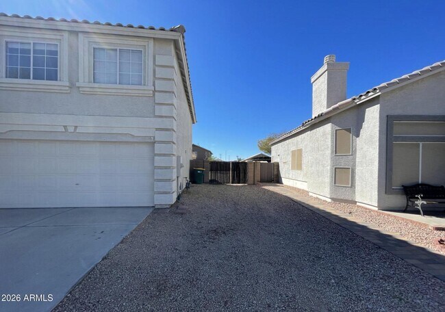 Building Photo - 10925 W Kaler Dr