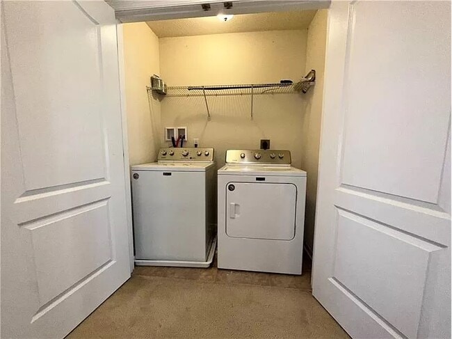 Building Photo - 19 Remington Dr