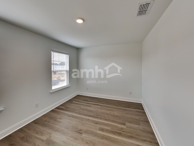 Building Photo - 215 Argea Dr
