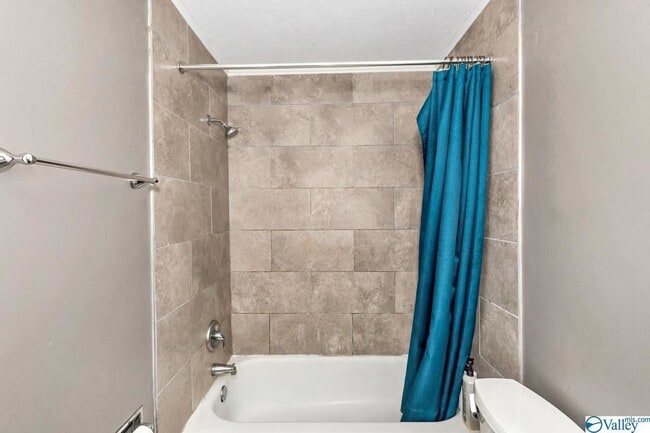 Building Photo - 2041 Greenwood Plz SW