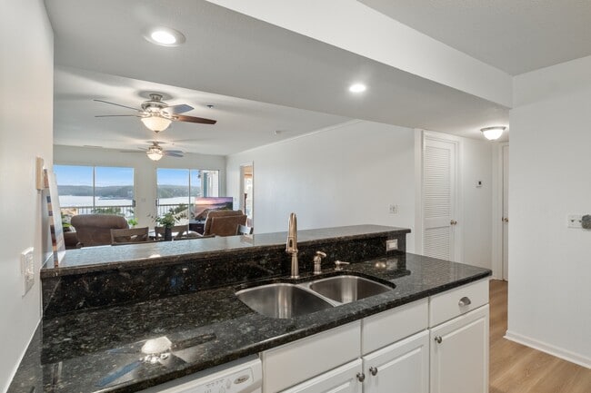 Building Photo - 1407 Harbour Towne Dr