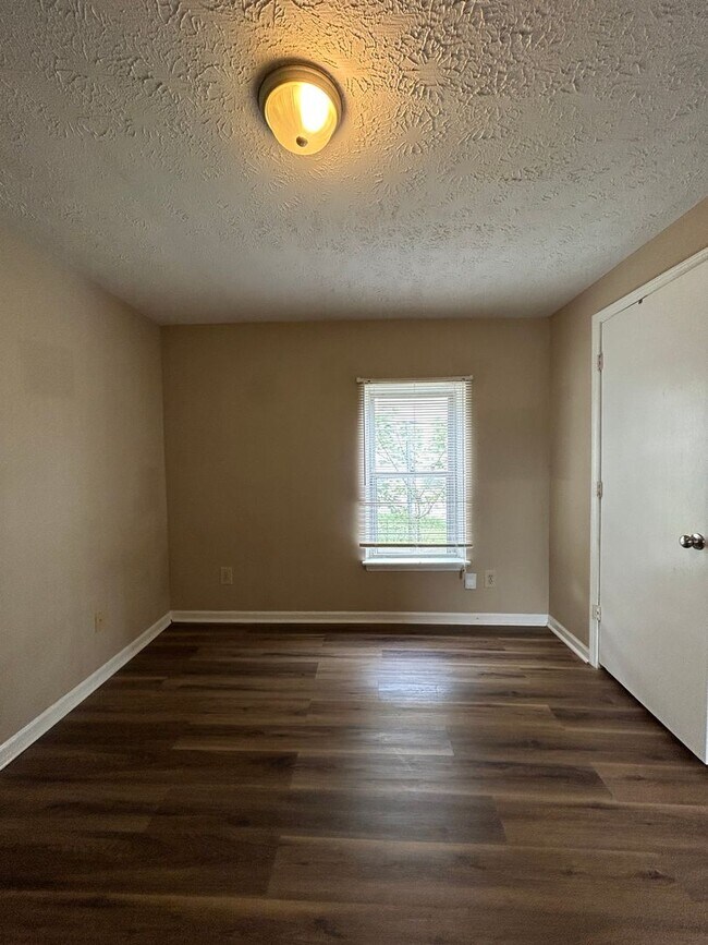 Building Photo - 2 Bedroom Single Family Home Alert!!!
