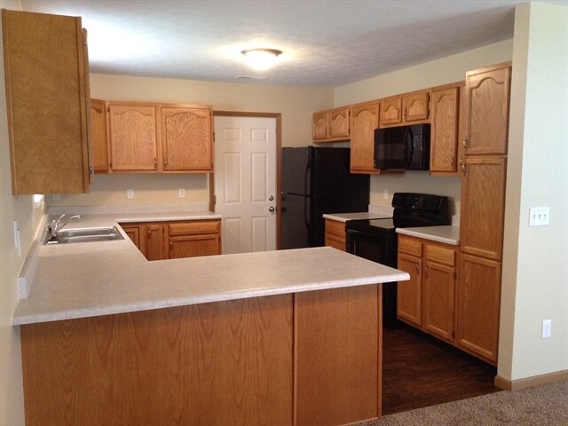 Building Photo - 1344 Crescent Ct