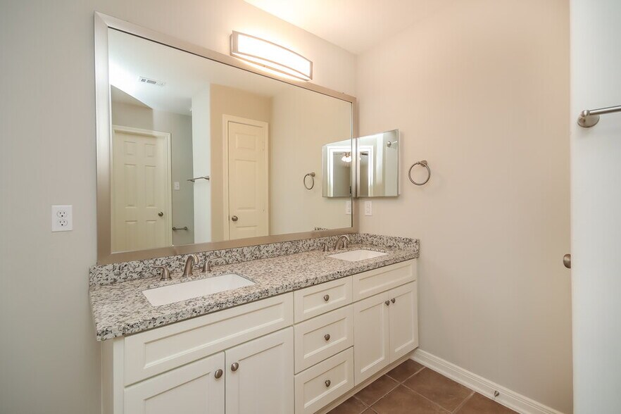 Building Photo - 13003 Sandhill Park Ln