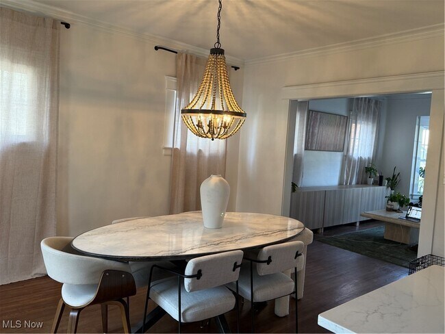 Building Photo - 1320 W 108th St