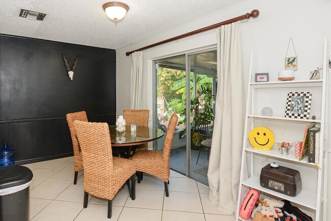 Building Photo - 2386 28th Ave SW