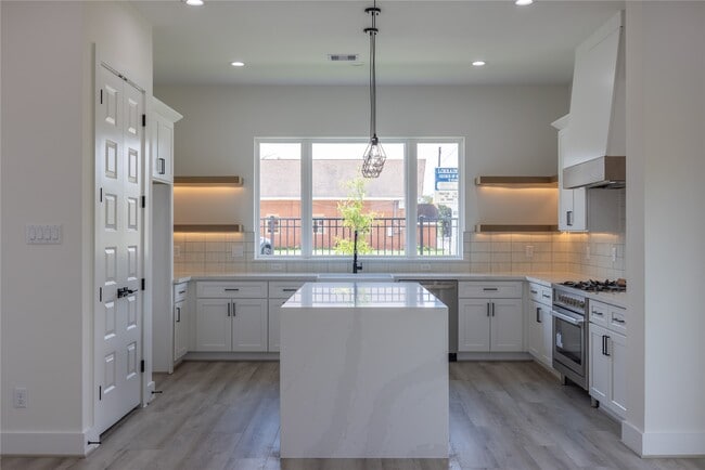 Building Photo - 1816 West St