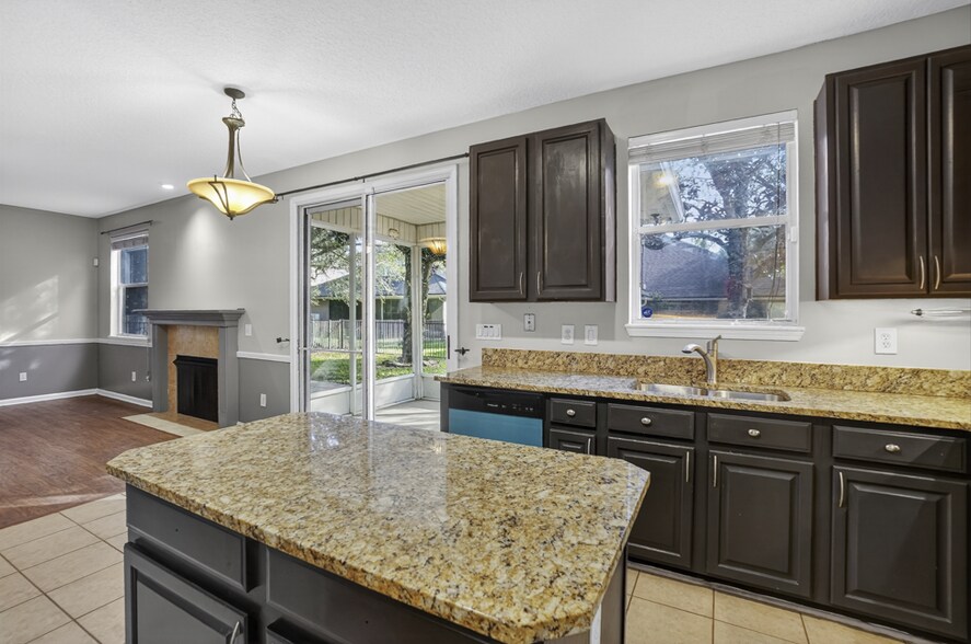 Building Photo - 1601 Majestic View Ln