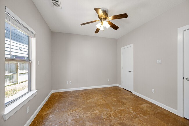 Building Photo - 1102 Patterson St