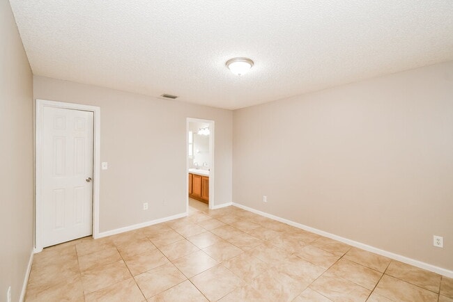 Building Photo - 8554 Star Leaf Rd N