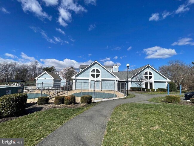 Building Photo - 8069 Stonewall Brigade Ct